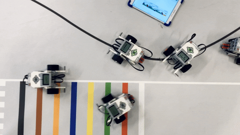 Rörlig gifbild - EV3 robotar på expectrums golv. Foto: expectrum